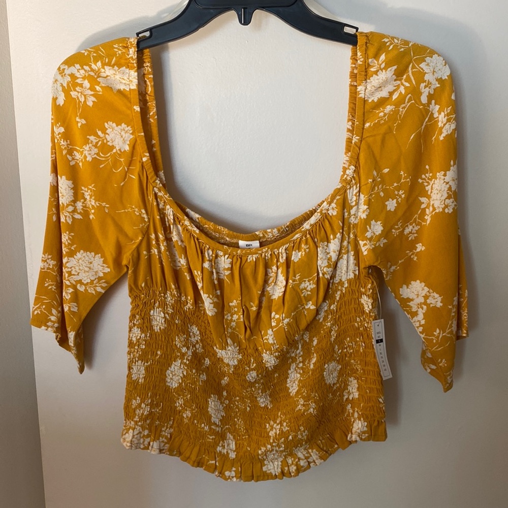 Crop top size Small (Never worn, tags still on)